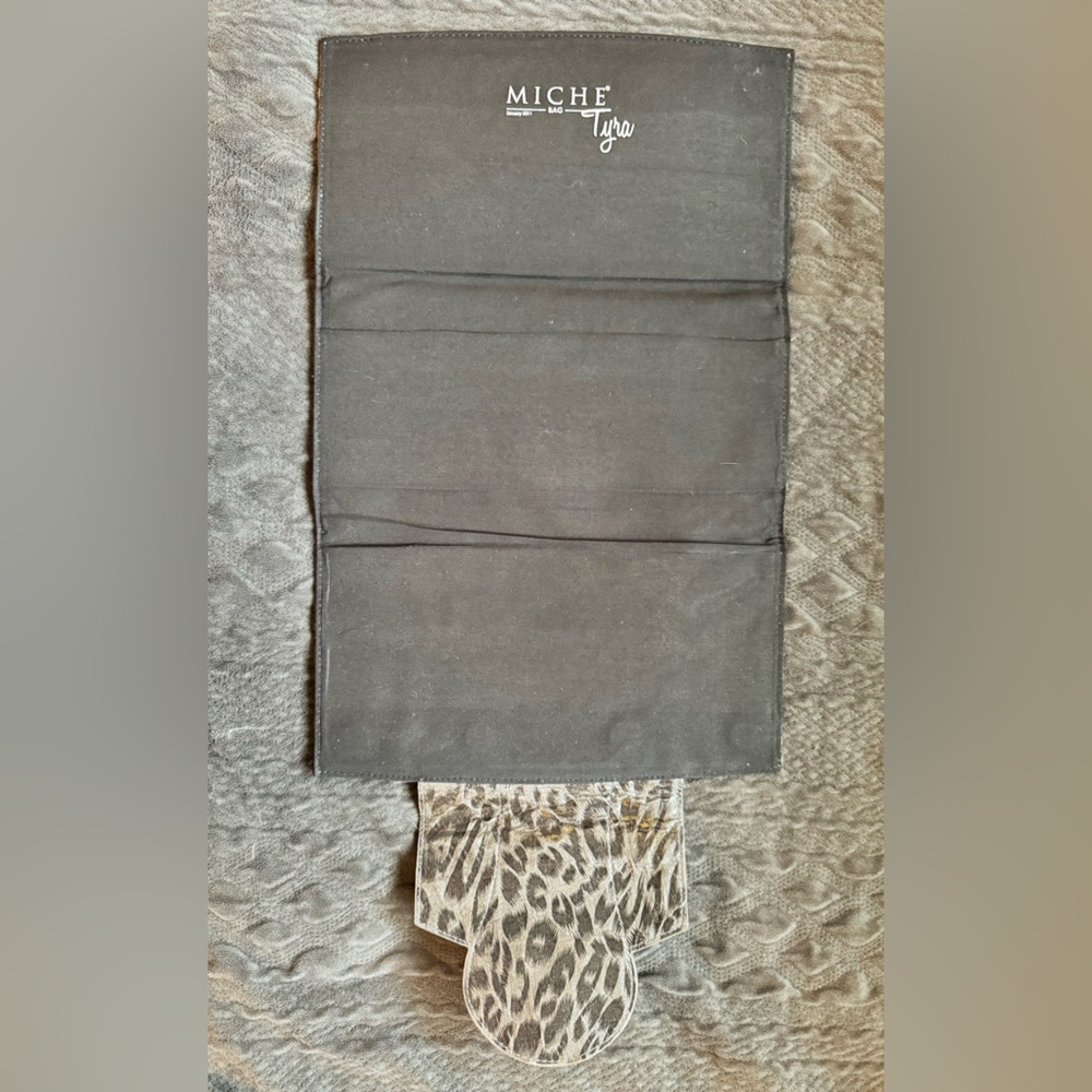 🐆 Miche "𝒯𝓎𝓇𝒶" Classic Purse Shell 🖤 - Picture 3 of 4